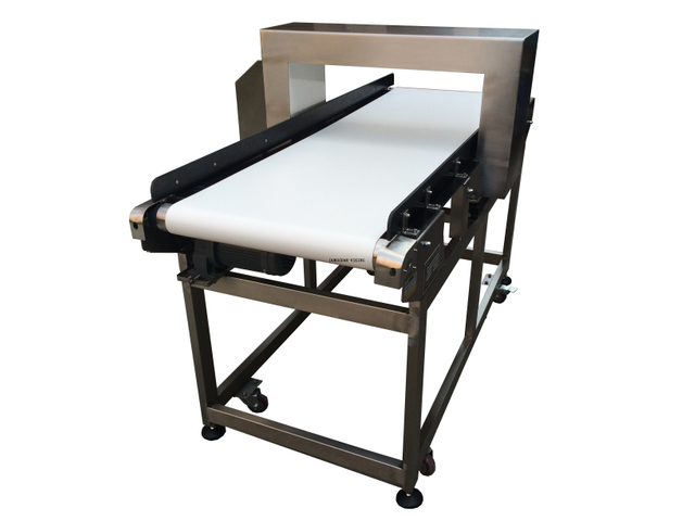conveyor metal detector machine in food industry for pre-packaged