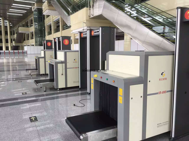 Large size baggage screening at airport